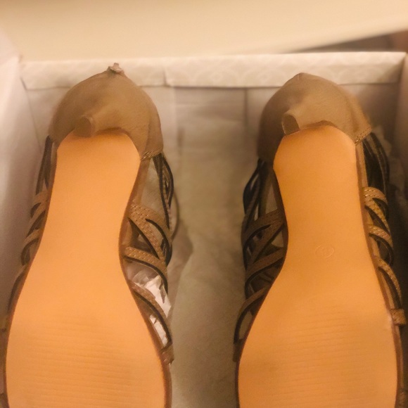 Daisy Fuentes “Farrah” - Picture 2 of 3